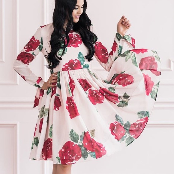 FINEJO White & Red Rose Floral Chiffon Dress Size M NWOT - Picture 1 of 14